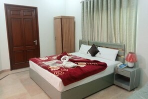 Soundproofing, iron/ironing board, free WiFi - Hotel Bussiness Boutique  (Multan)