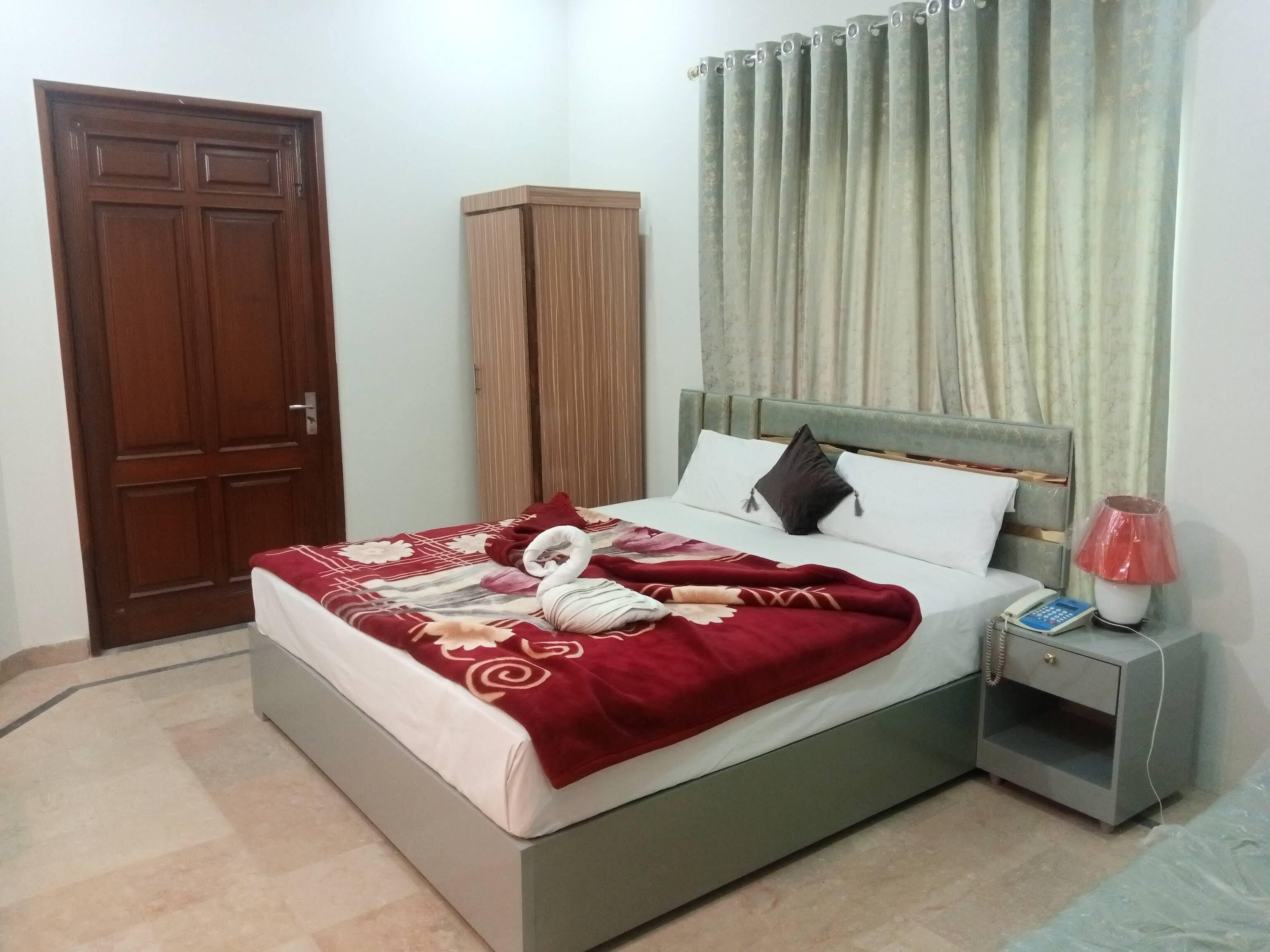 Quarto casal luxo | Quartos à prova de som, ferros/tábuas de passar roupa, Wi-Fi de cortesia