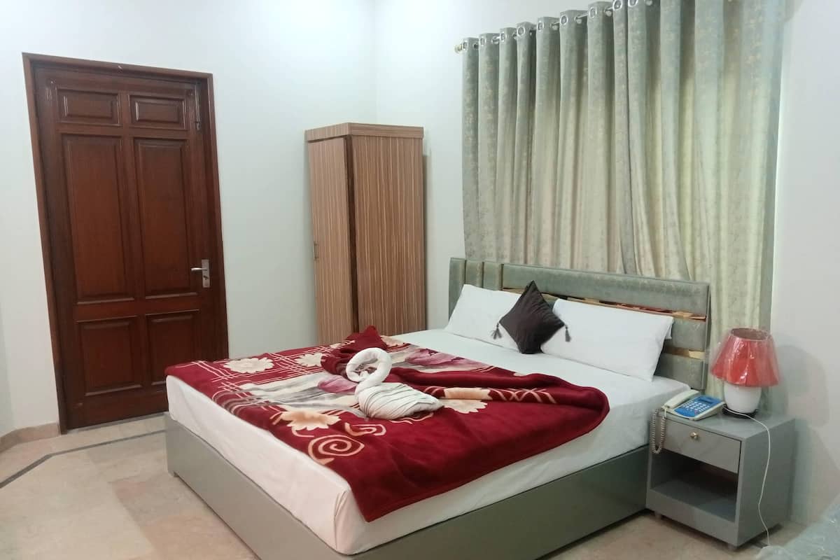 Quarto casal luxo | Quartos à prova de som, ferros/tábuas de passar roupa, Wi-Fi de cortesia