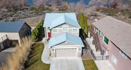 Sunland Escape Near Cave B and Gorge