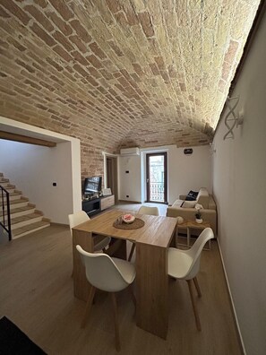 Interior - Double room with private bathroom and balcony (Spoltore)