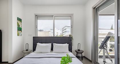 Vasileos Konstantinou Modern 2BR City Apartment With Balcony