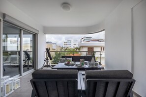 Appartamento, 2 camere da letto, balcone, vista città | Balcone