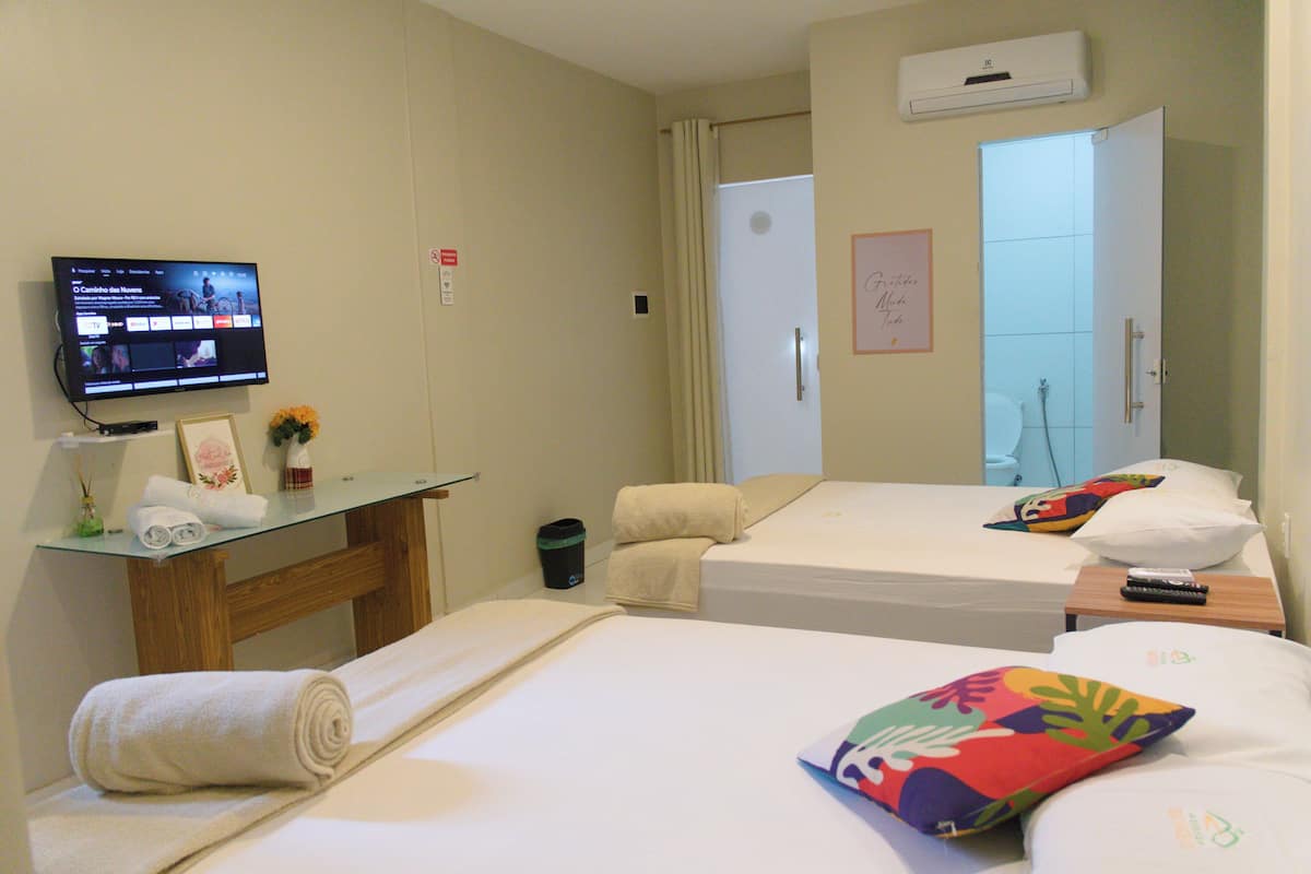 Quarto quádruplo conforto, ar-condicionado | Wi-Fi de cortesia