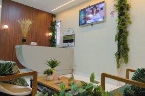 Shower, towels, soap, toilet paper - Pousada Vasconcelos Tiangua (Tianguá)