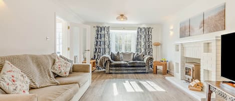 TV connectée, cheminée, chaßne hi-fi