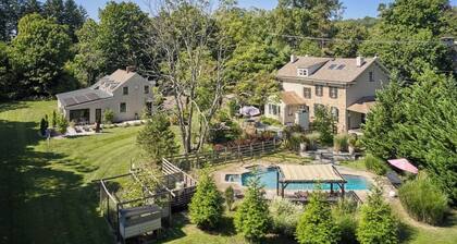 Carriage House 5098 is Your Modern Cottage Getaway!