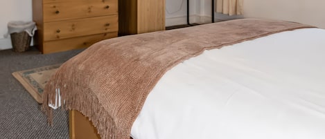 2 bedrooms, individually decorated, individually furnished, free WiFi