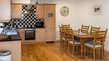 Cookware/dishes/utensils