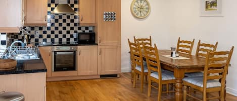 Kochgeschirr/Geschirr/Besteck