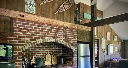 Rustic 5-bedroom house in Campton perfect for White Mountain family getaways