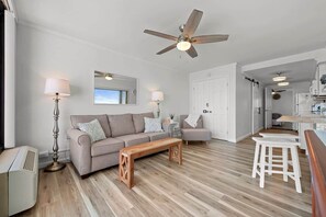 TV - Luxury Direct Oceanfront 1BR on the Boardwalk (Myrtle Beach)