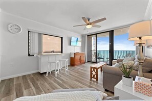 TV - Luxury Direct Oceanfront 1BR on the Boardwalk (Myrtle Beach)