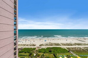 On the beach - Luxury Direct Oceanfront 1BR on the Boardwalk (Myrtle Beach)