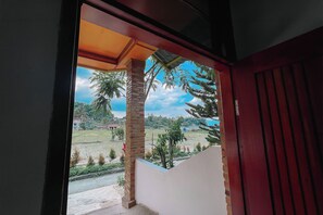 Deluxe Room | Interior - Doni Guest House by Staigo (Samosir)