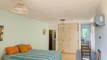 Studio, Balcony, Beach View | Iron/ironing board, free WiFi