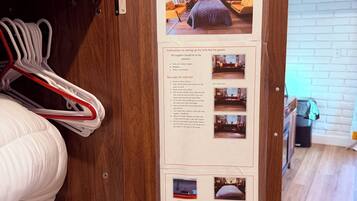 A wooden door with a sign detailing sofa bed setup instructions, including a photo of a room with a sofa bed.