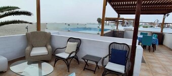 Casa en primera fila de playa!!
A solo 20 minutos de Asia!!