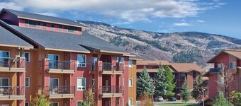 Cozy 2-bedroom condo in the heart of Steamboat Springs. Walk to Steamboat Ski.