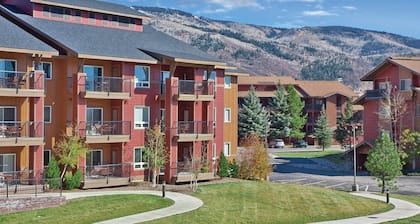 Cozy 2-bedroom condo in the heart of Steamboat Springs. Walk to Steamboat Ski.