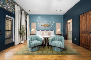 4 bedrooms, iron/ironing board, WiFi, bed sheets - Amberleaf Ridge – Golf Simulator, Glow Pickleball, Pool, Spa, and Game Room (Broken Bow)