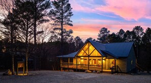 Exterior - Amberleaf Ridge – Golf Simulator, Glow Pickleball, Pool, Spa, and Game Room (Broken Bow)