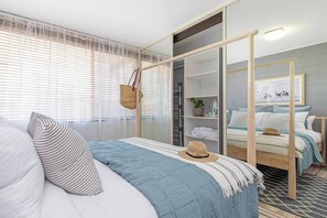 Iron/ironing board, travel cot, WiFi, bed sheets - Scandi Beach Breeze Minutes from Glenelg Beach (Glenelg)