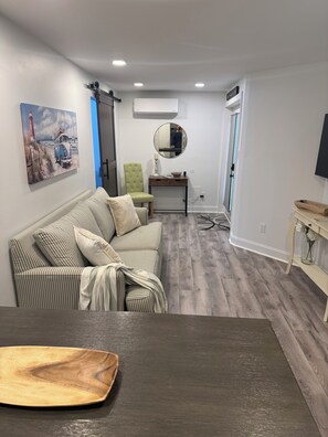 Smart TV, books - Cozy 1-bedroom apartment in serene Rehoboth Beach with AC (Rehoboth Beach)