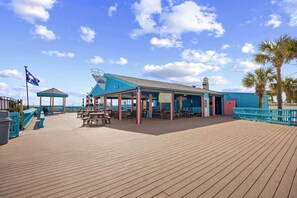 Outdoor dining - The Coastal Nook (Horry County)
