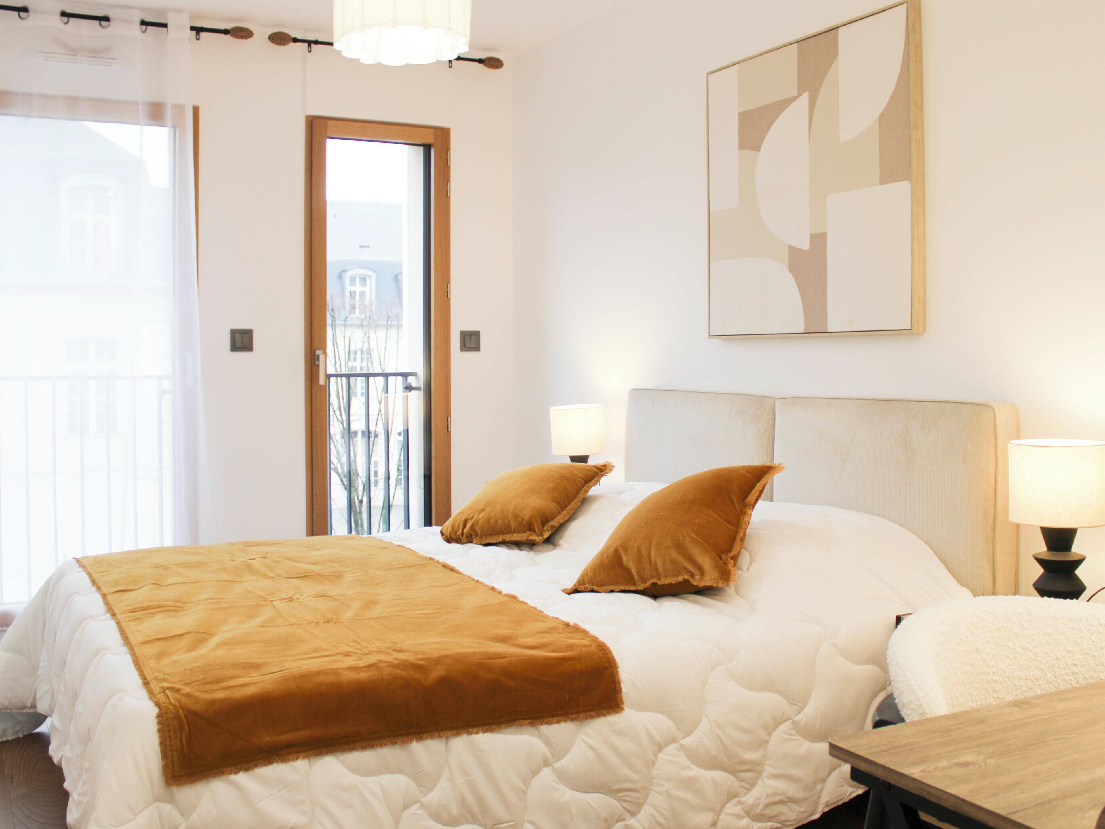 Iron/ironing board, WiFi, bed sheets