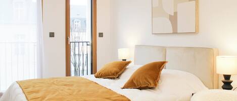 Iron/ironing board, WiFi, bed sheets