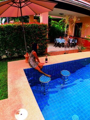 Pool - Villa Chomphoo, spacious vacation home with private pool in a well-kept residential complex (Chon Buri)