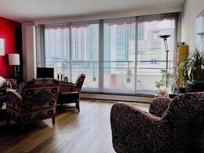 TV - Panoramic view of Paris and Montparnasse Station (Paris)