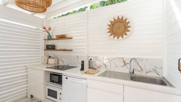 Réfrigérateur, micro-ondes, four, lave-vaisselle