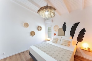 2 bedrooms, in-room safe, desk, iron/ironing board