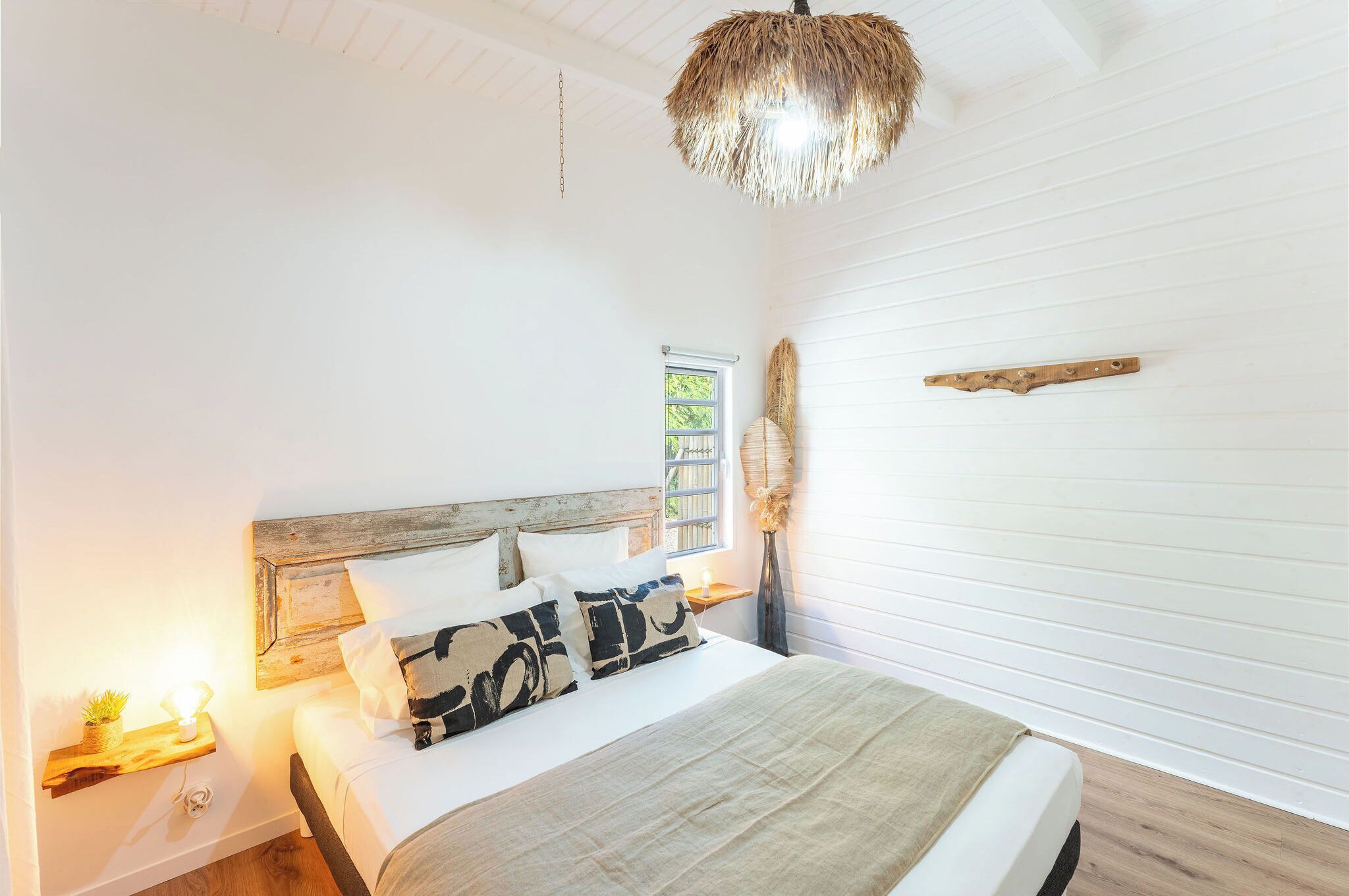 2 chambres, coffres-forts dans les chambres, bureau