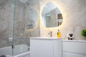 Towels - Bay View, Tresaith - Two Bedroom Cottage, Sleeps 4 (Tresaith)