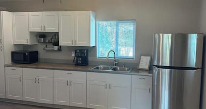 Peaceful & Newly Updated 1-Bedroom Villa Retreat