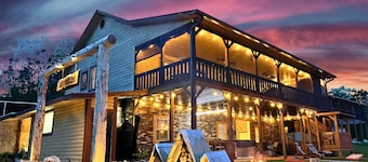 Norris Lake Resort-27 bdrm,sleeps 98! hotubs, docks, 8 firepits, sxs, rent boats