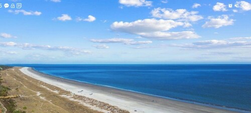 OCEANVIEW BEACH FRONT GETAWAY...steps to best beach & pool Hilton Head Island!