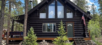 Gorgeous 1-bedroom plus loft cabin in historic Leadville perfect for a getaway!