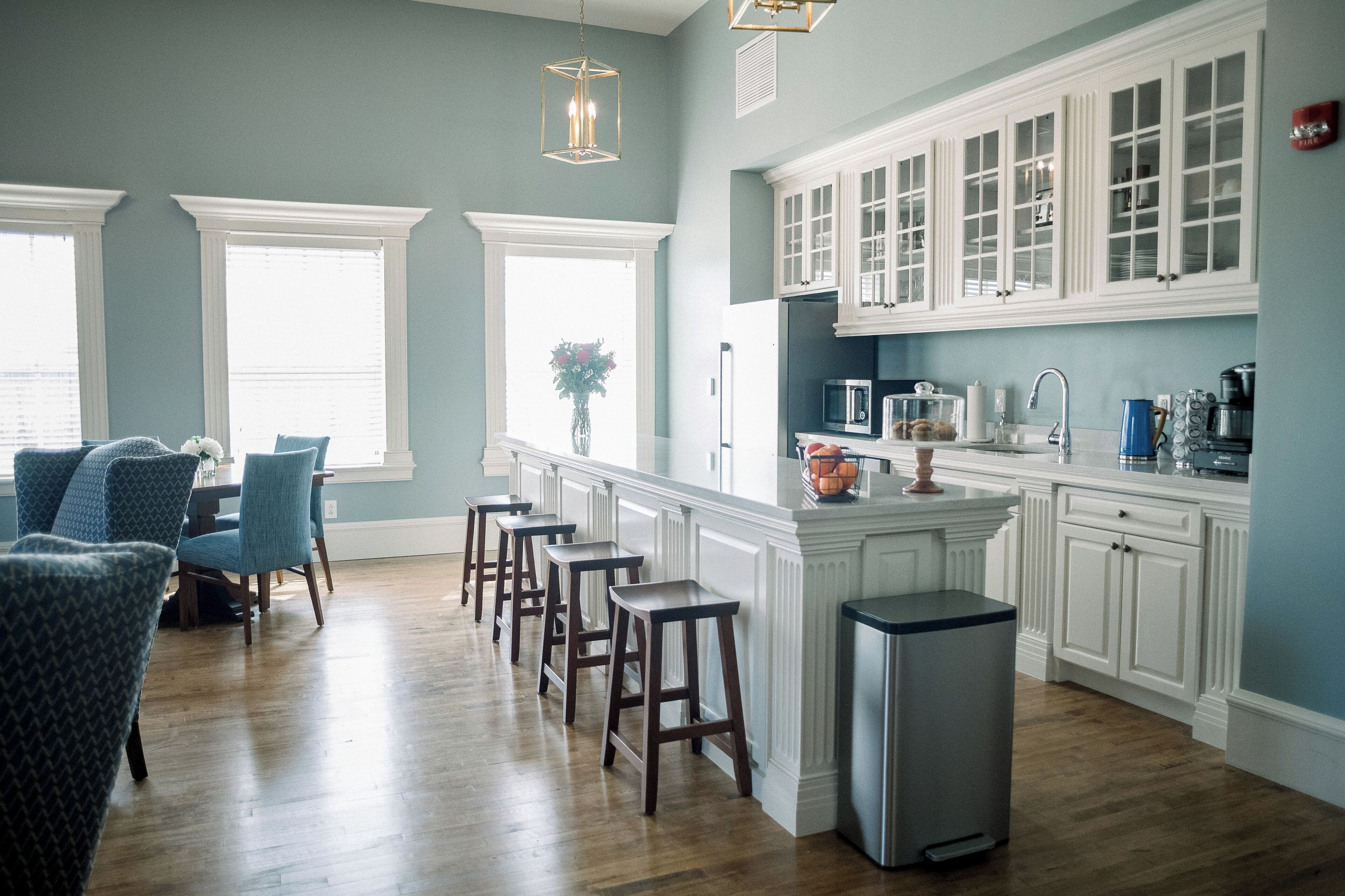 Fridge, microwave, dishwasher, coffee/tea maker