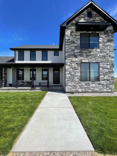 4 bedrooms & attached bathrooms, EV charge, water purifier, gas fireplace, games