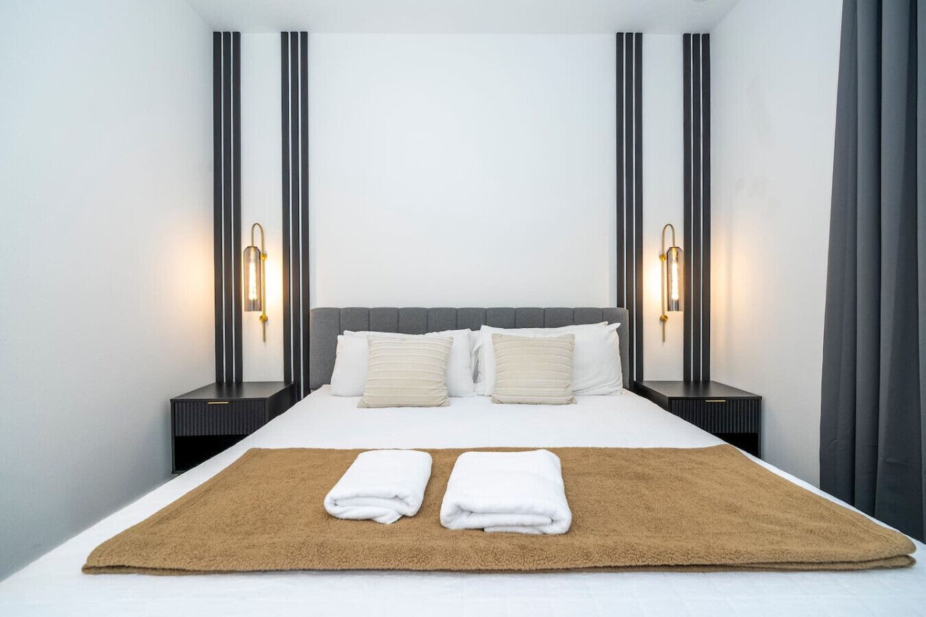 Desk, iron/ironing board, WiFi, bed sheets