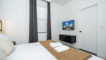 3 bedrooms, iron/ironing board, WiFi, bed sheets
