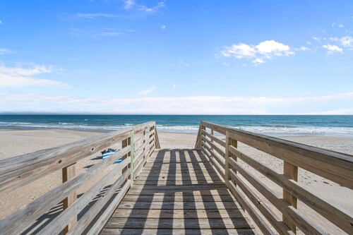 The Blue Pelican | Oceanview, Pool & Beach Access