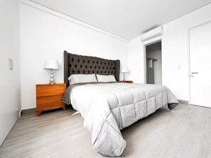 Iron/ironing board, WiFi, bed sheets - Real zone, brand new! AC (Zapopan)