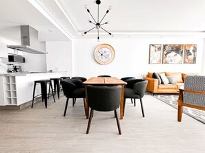 Dining - Real zone, brand new! AC (Zapopan)
