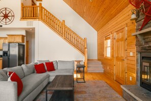 تلفزيون ذكي، مدفأة، مشغل دي في دي، كرة قدم الطاولة