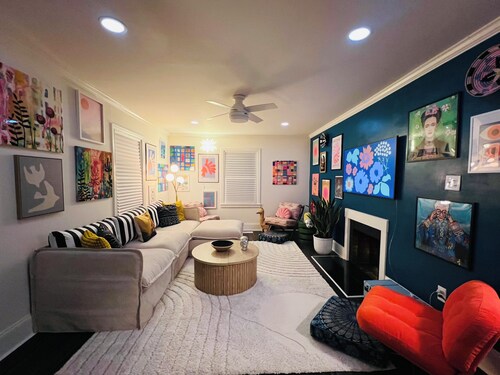 The Color Retreat Perfect 3-bedroom house in charming Charlotte min.to Southend